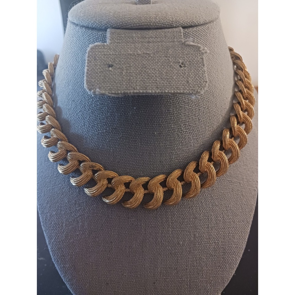 Monet Vintage Gold Tone Textured Link Collar Necklace 16 Inch Choker - Picture 2 of 6